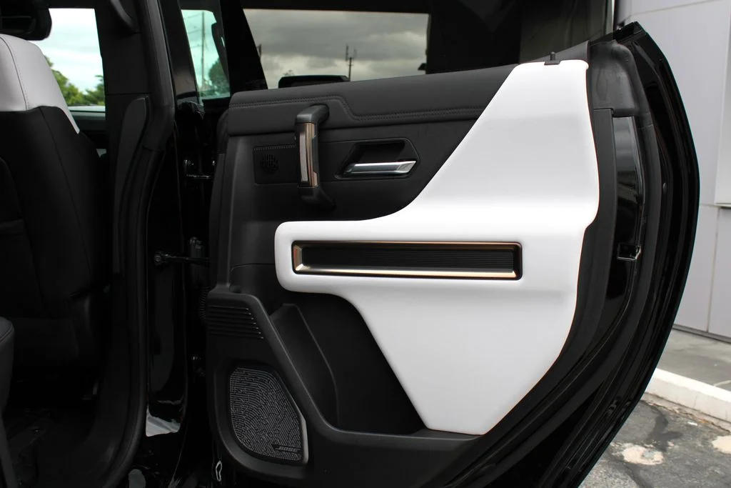 Used 2025 Black GMC 2X image 27