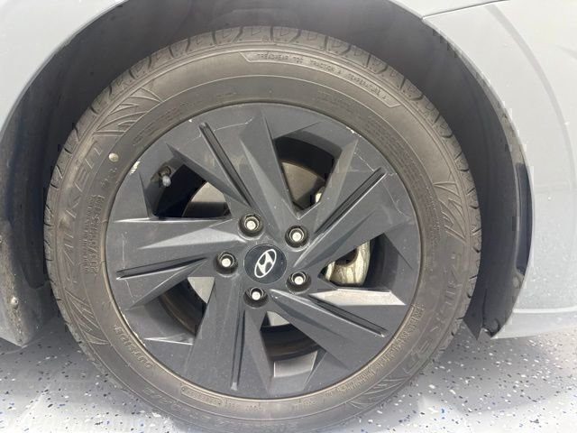Used 2022 Gray Hyundai SEL image 4