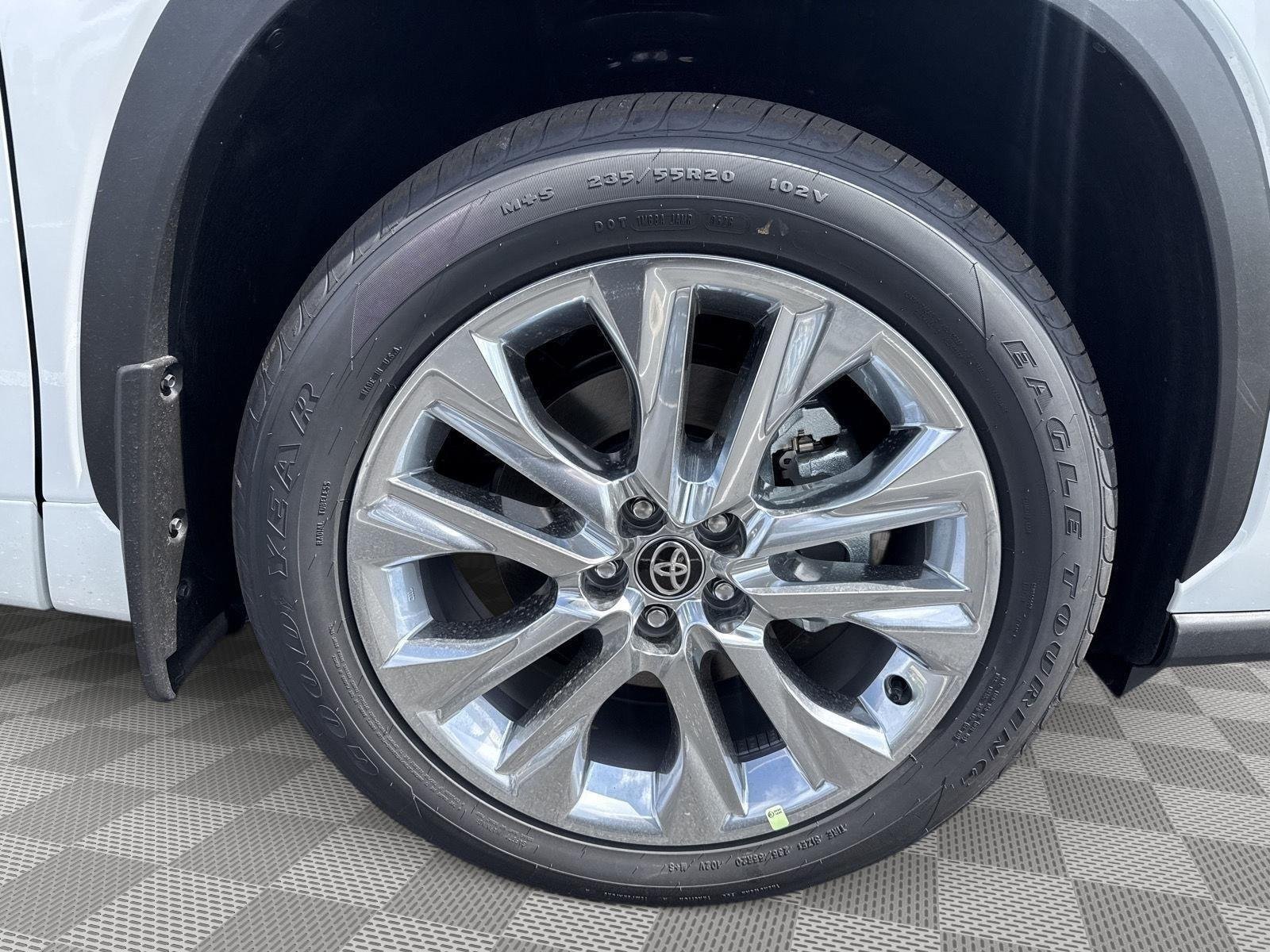 Certified Used 2026 Wind Chill Pearl Toyota Limited image 9