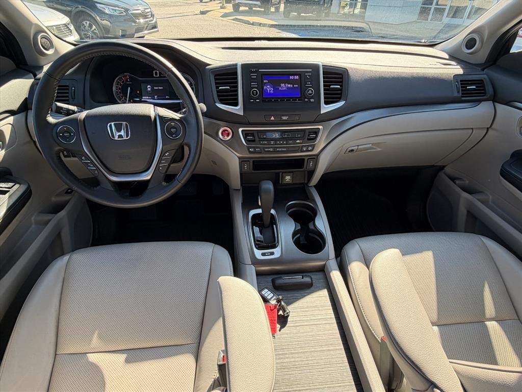 Used 2017 Obsidian Blue Pearl Bs Honda RTL image 7