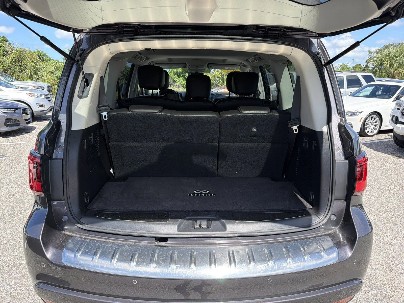 Used 2022 Gray INFINITI LUXE image 12