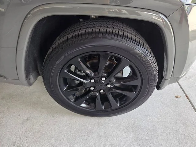 Certified Used 2020 Gray Jeep Altitude image 16