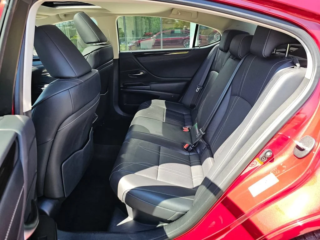 Used 2019 Maroon Lexus ES 300h image 16