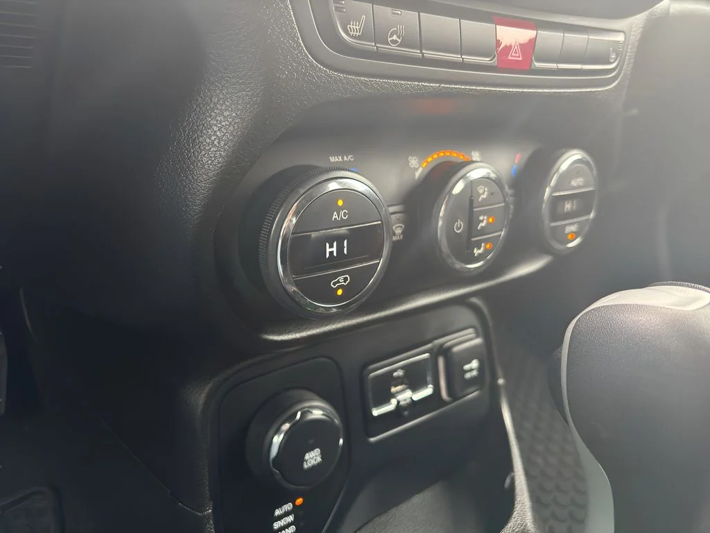 Used 2017 Alpine White Jeep Altitude image 20