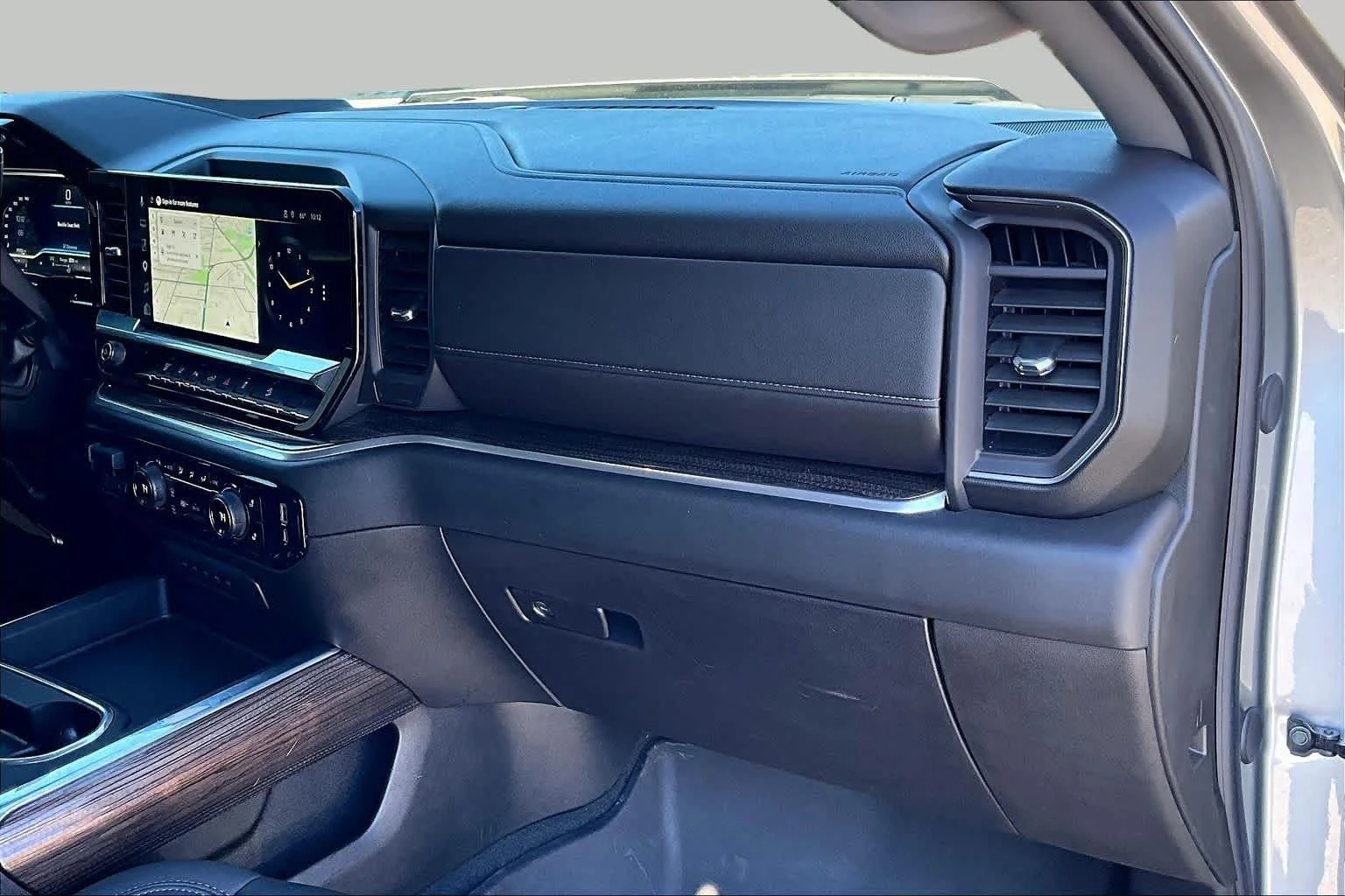 Used 2025 Sterling Gray Metallic Chevrolet LT image 19