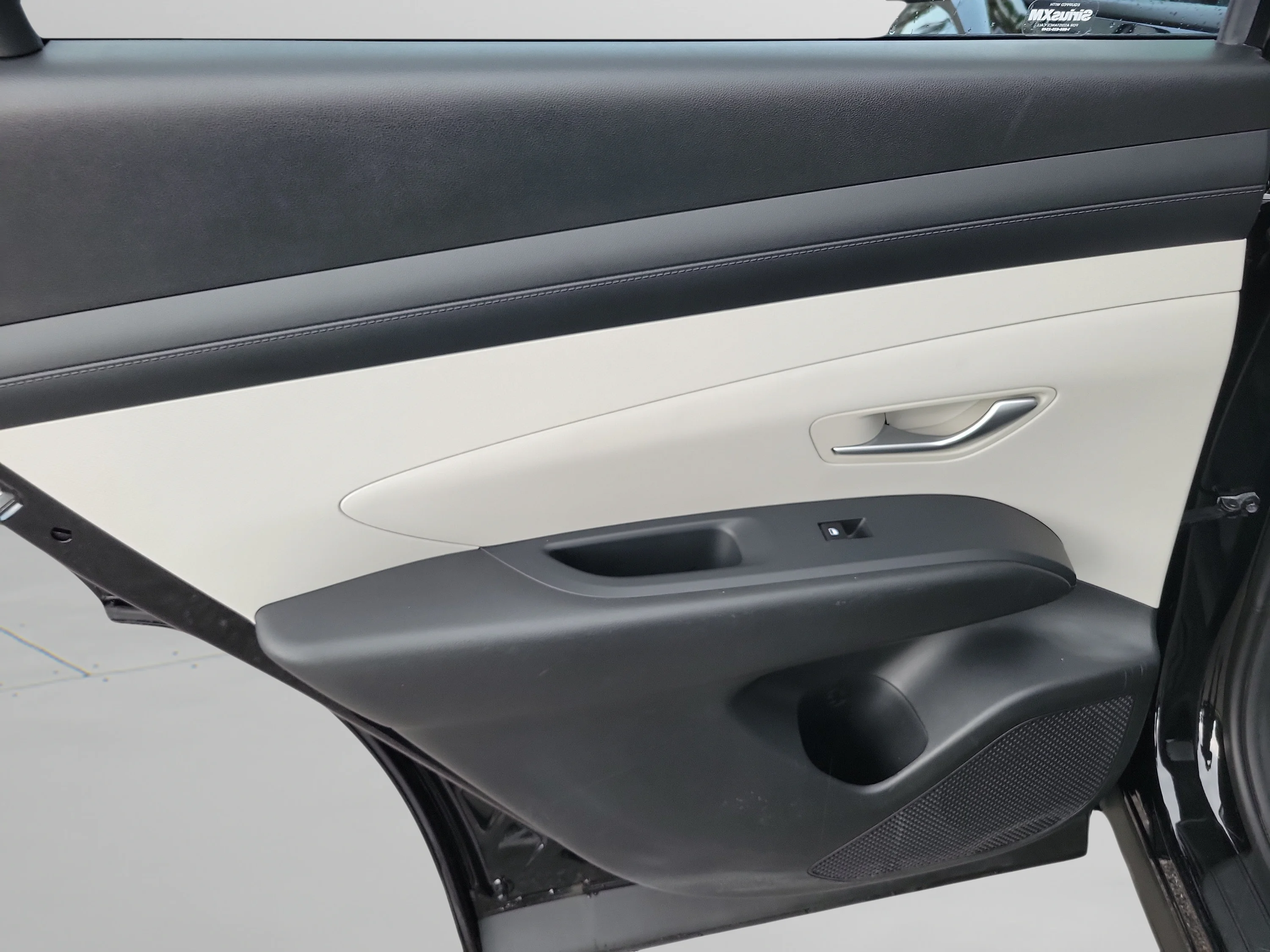 Used 2025 Phantom Black Hyundai SEL image 15