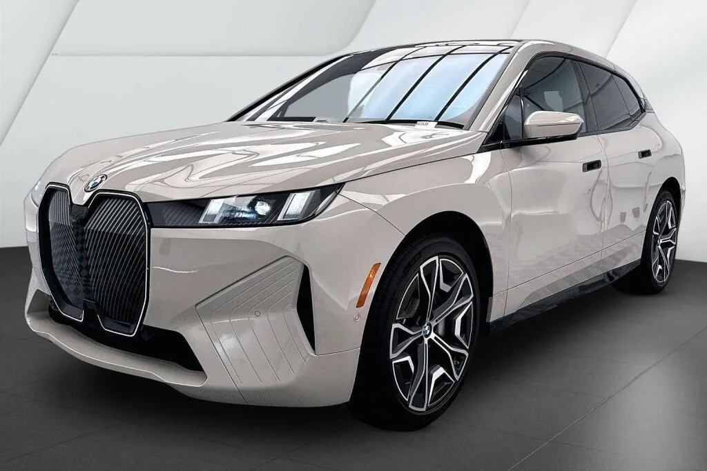 New 2026 Dune Grey Metallic BMW xDrive45 image 3