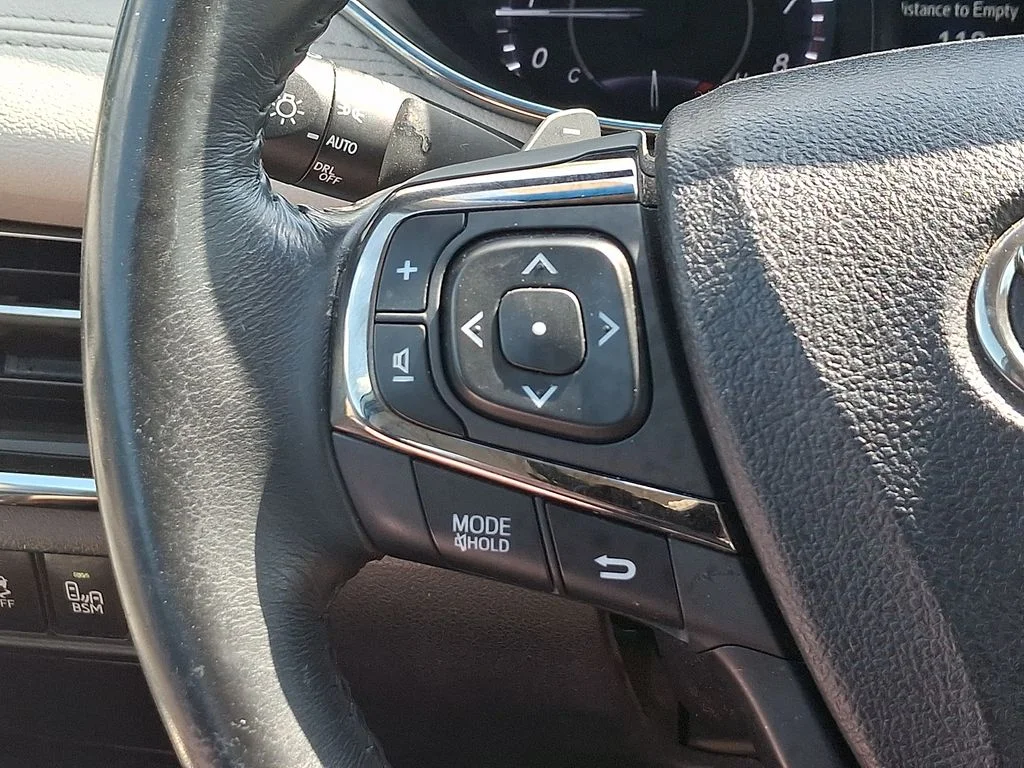 Used 2016 Gray Toyota XLE Premium image 22