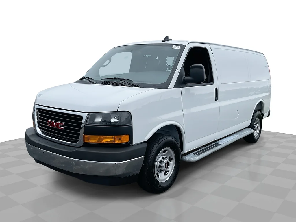 Used 2025 Summit White GMC 2500 image 1