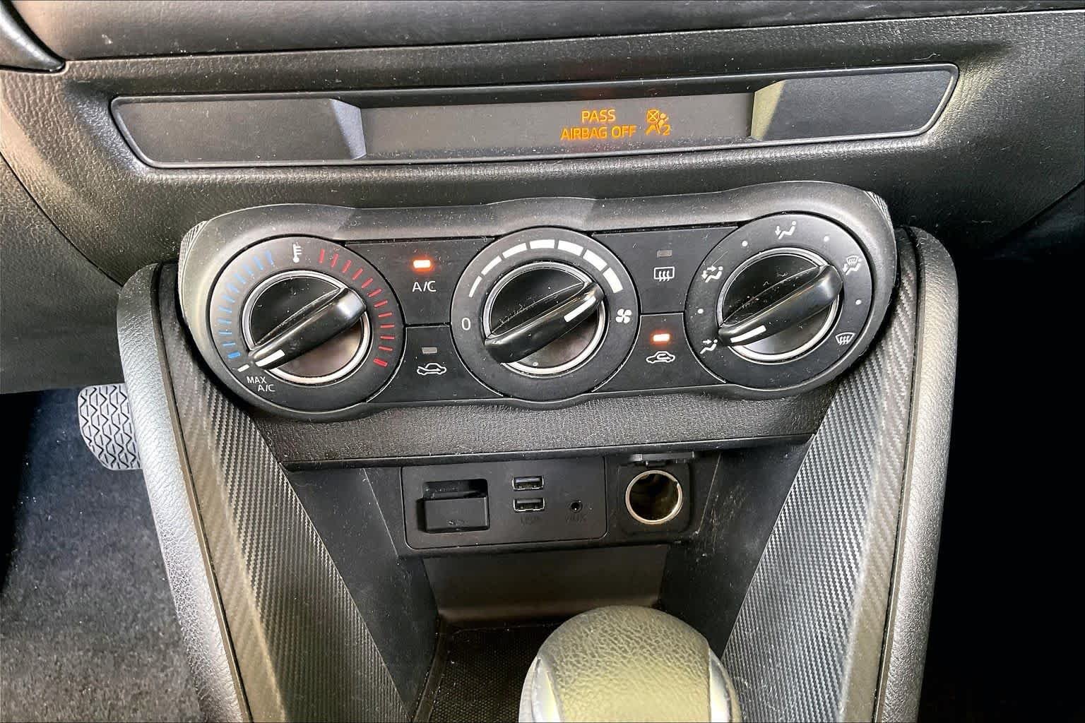 Used 2019 Icicle Toyota LE image 32