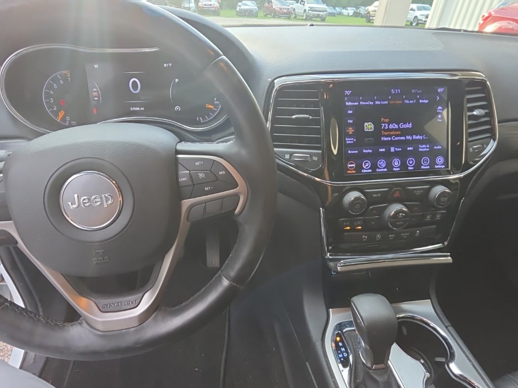 Used 2020 White Jeep Altitude image 14