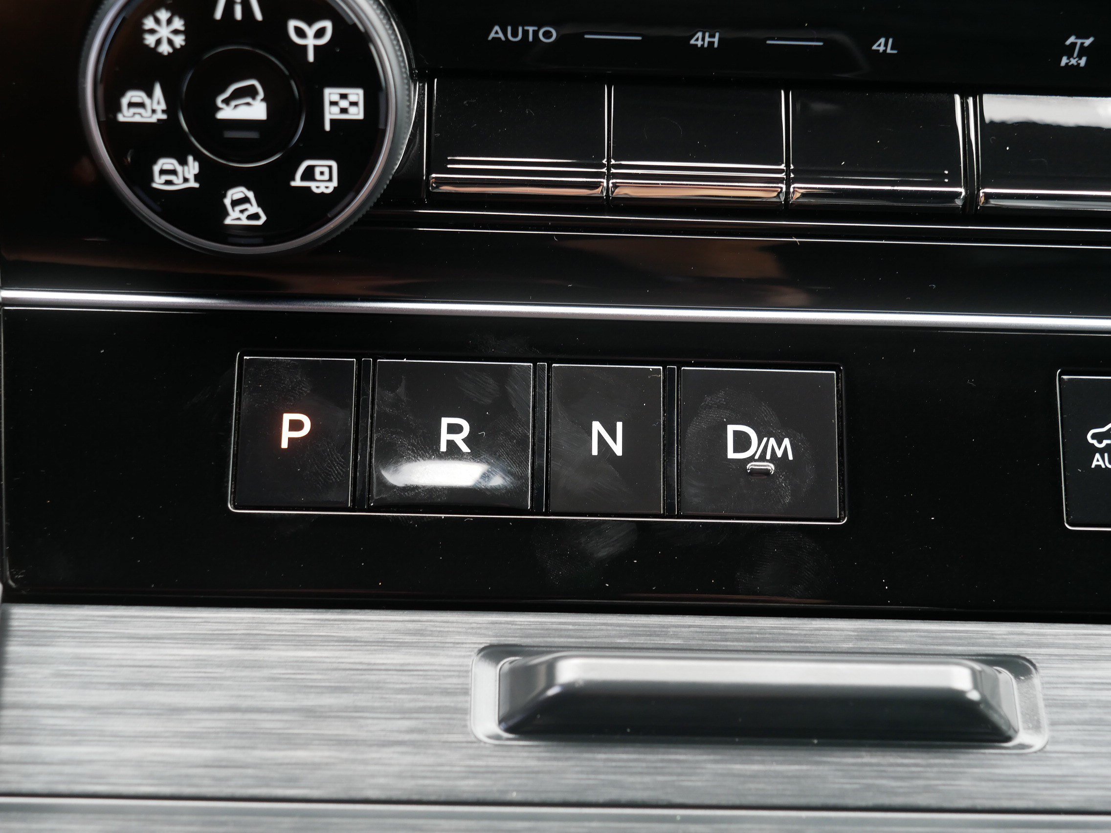 Used 2025 Gun Metallic/Super Black Nissan PRO-4X image 24