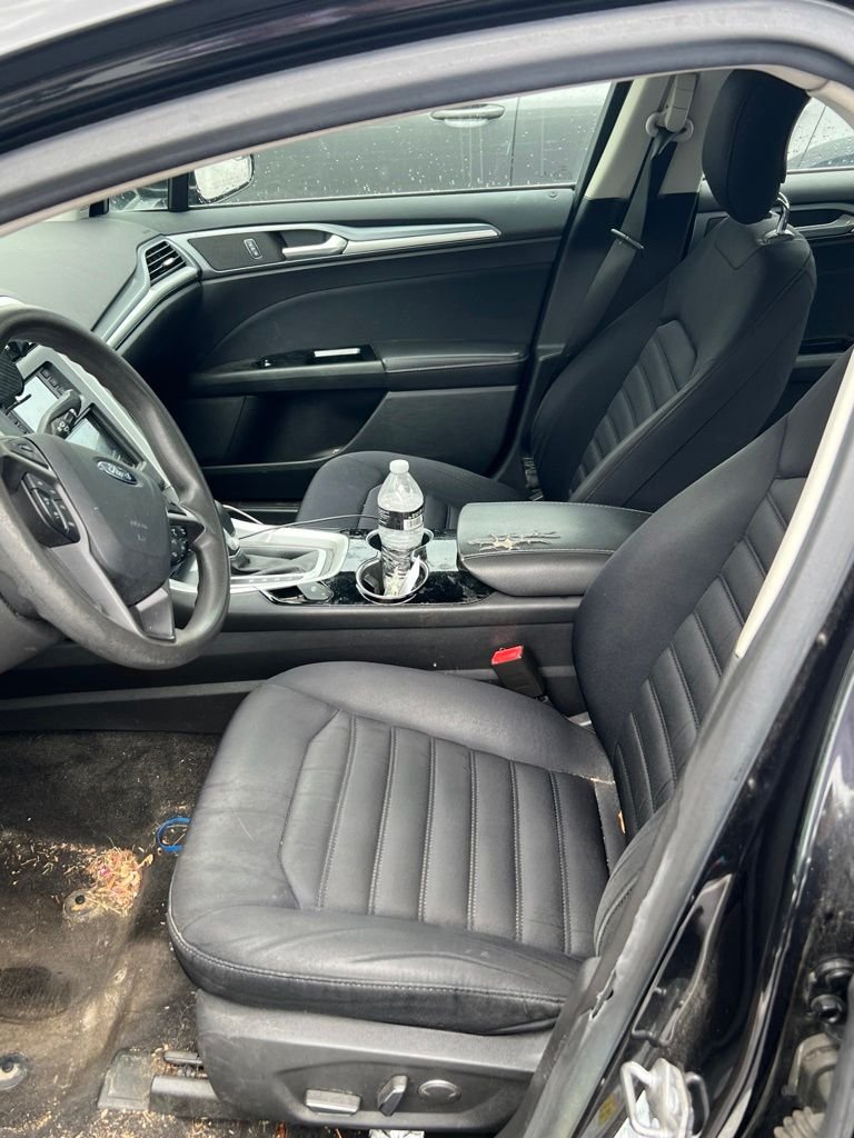 Used 2014 Tuxedo Black Metallic Ford SE image 2
