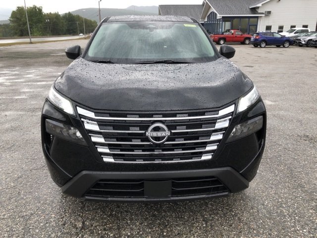 2026 Nissan Rogue SV photo 2