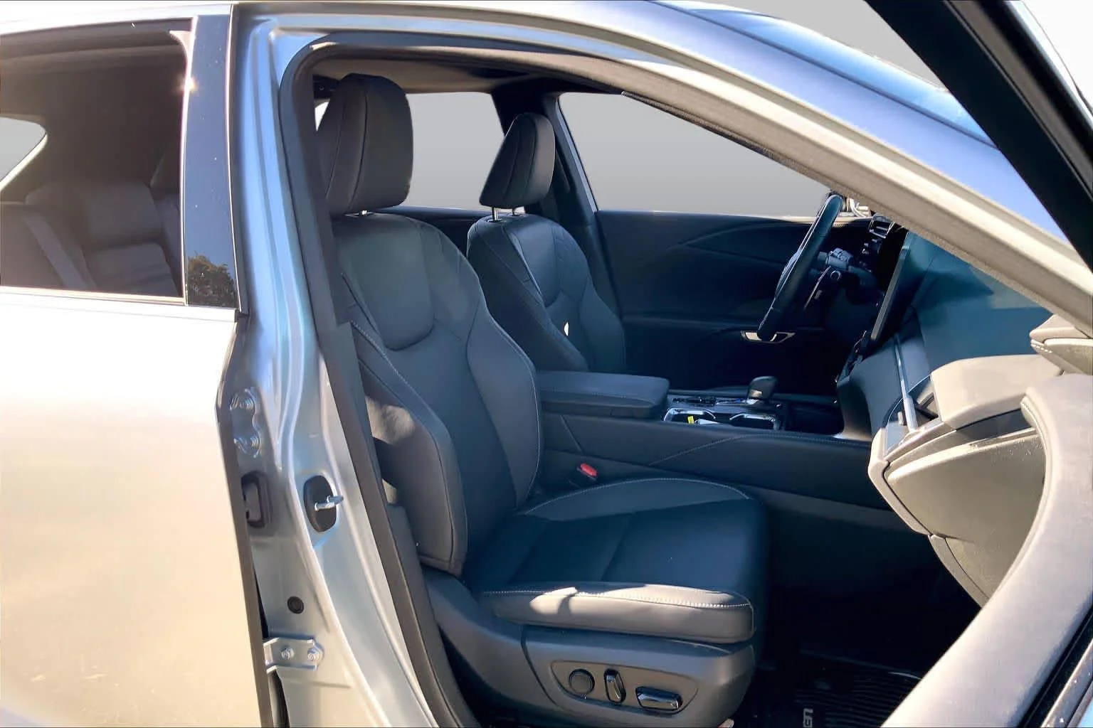 Certified Used 2023 Iridium Lexus Premium image 9