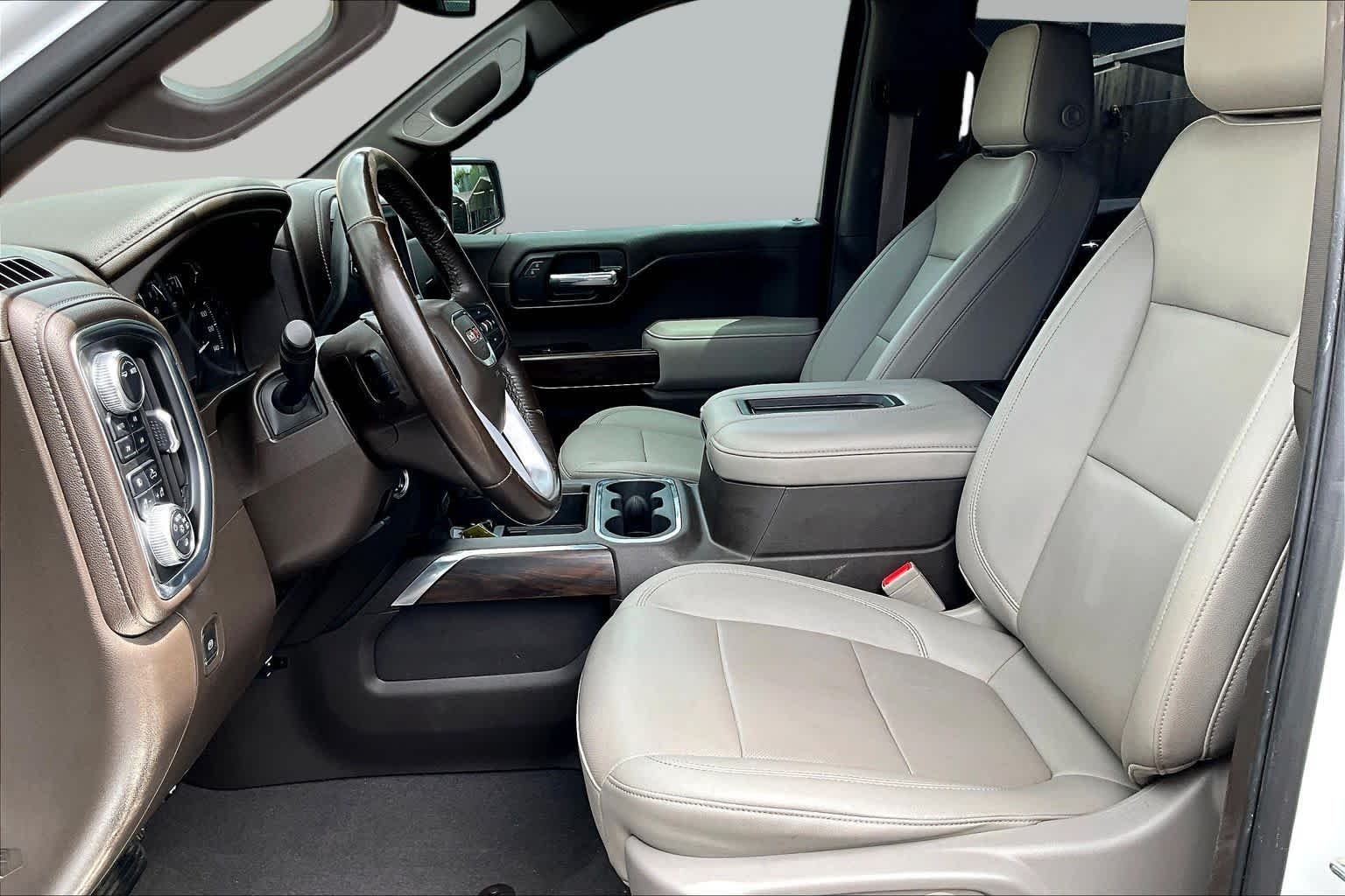 Used 2021 White Frost Tricoat GMC SLT image 9