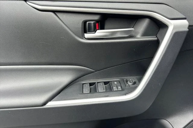 Certified Used 2025 ICE CAP Toyota  image 11