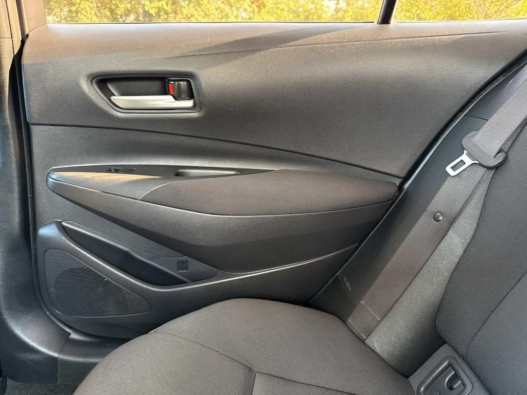 Used 2021 White Toyota LE image 18