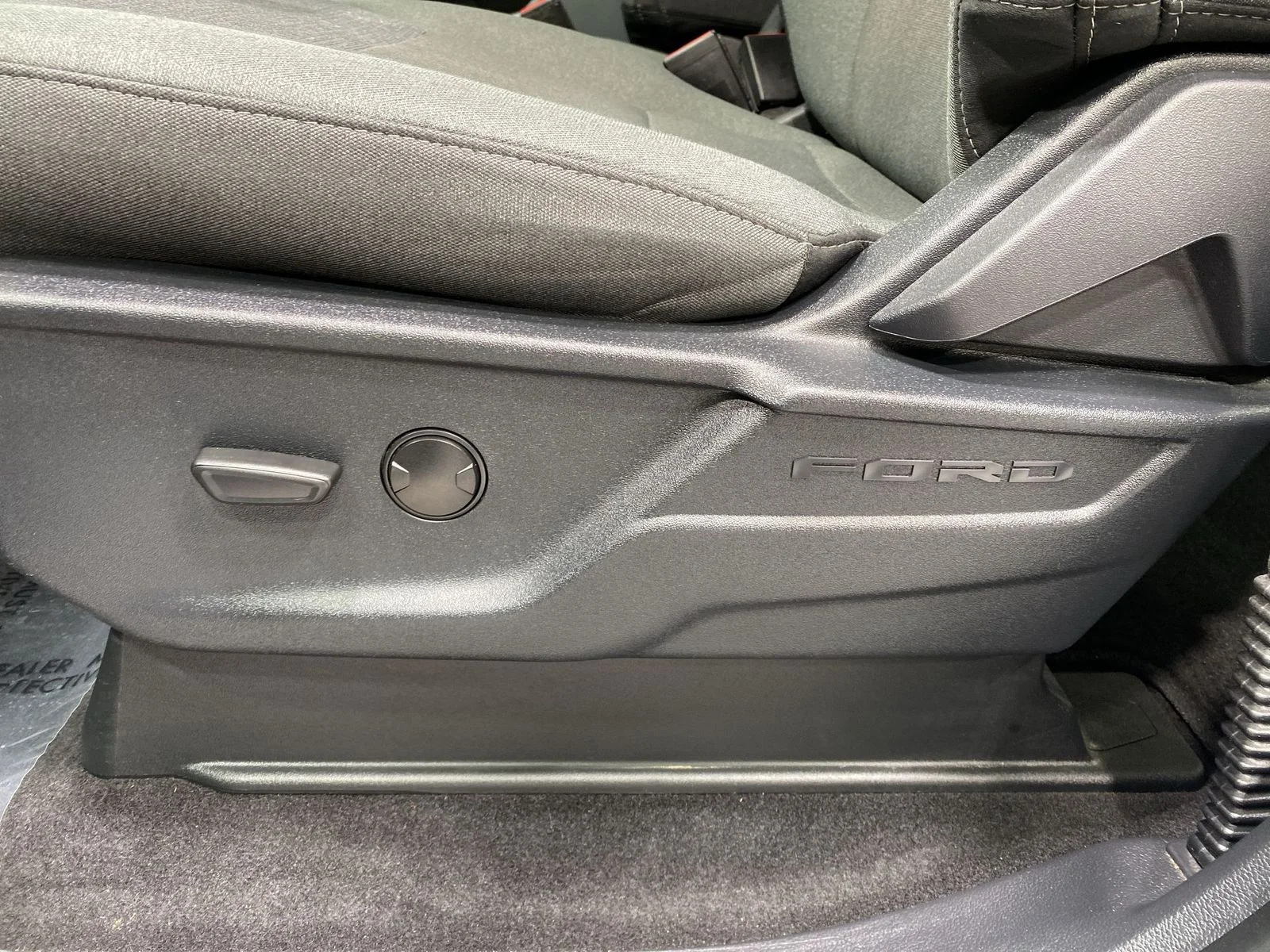 2025 Ford F-150 XLT - Photo 12