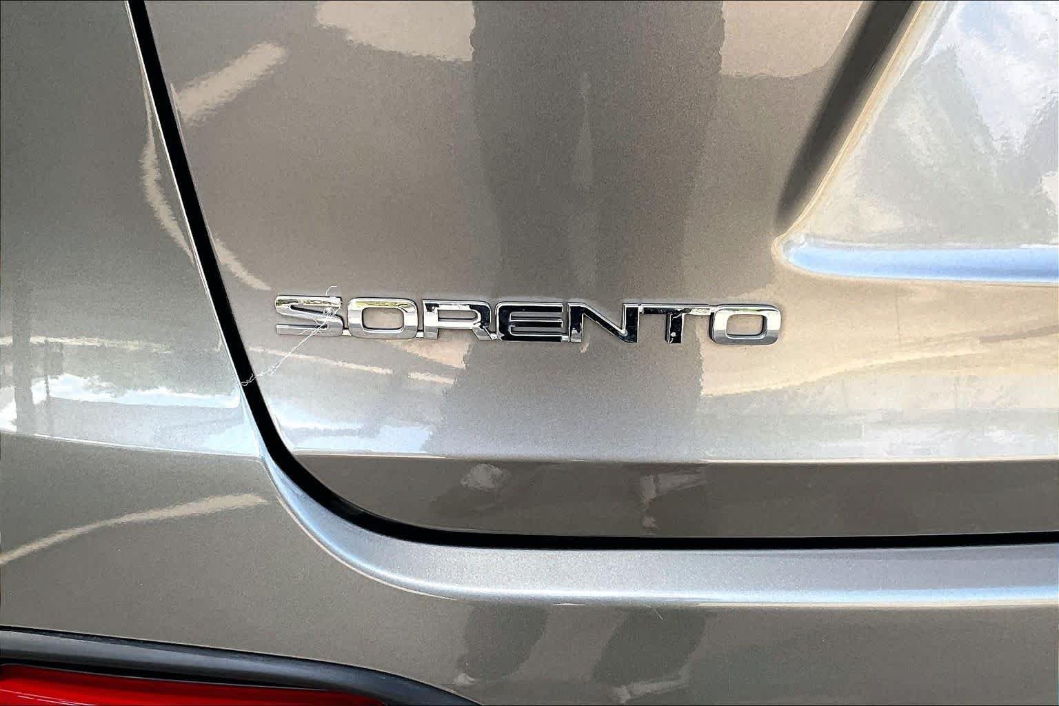 Used 2016 Titanium Silver Kia LX image 10