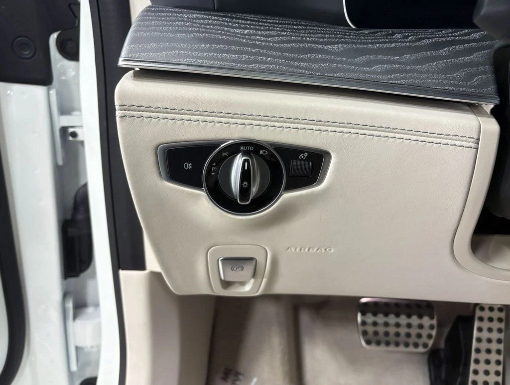 Used 2022 MANUFAKTUR Diamond White Metallic Mercedes-Benz Base image 11