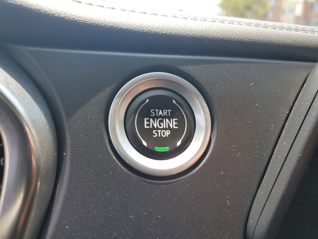 Used 2022 Black Chevrolet 2LT image 26