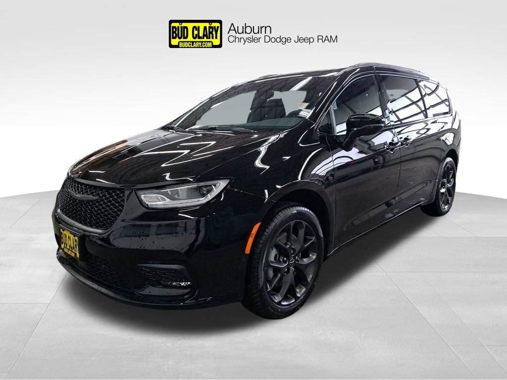 2026 Chrysler Pacifica Limited AWD's photo