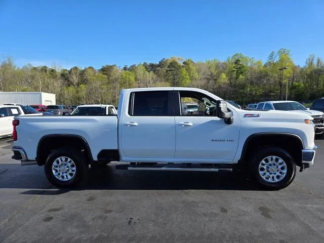 Used 2023 Summit White Chevrolet LT image 9
