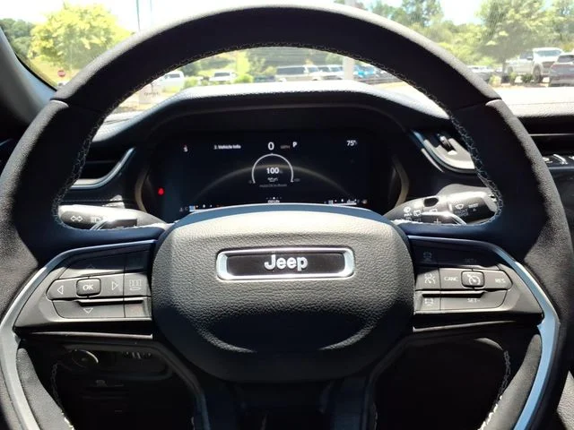 Used 2025 White Jeep Limited image 22