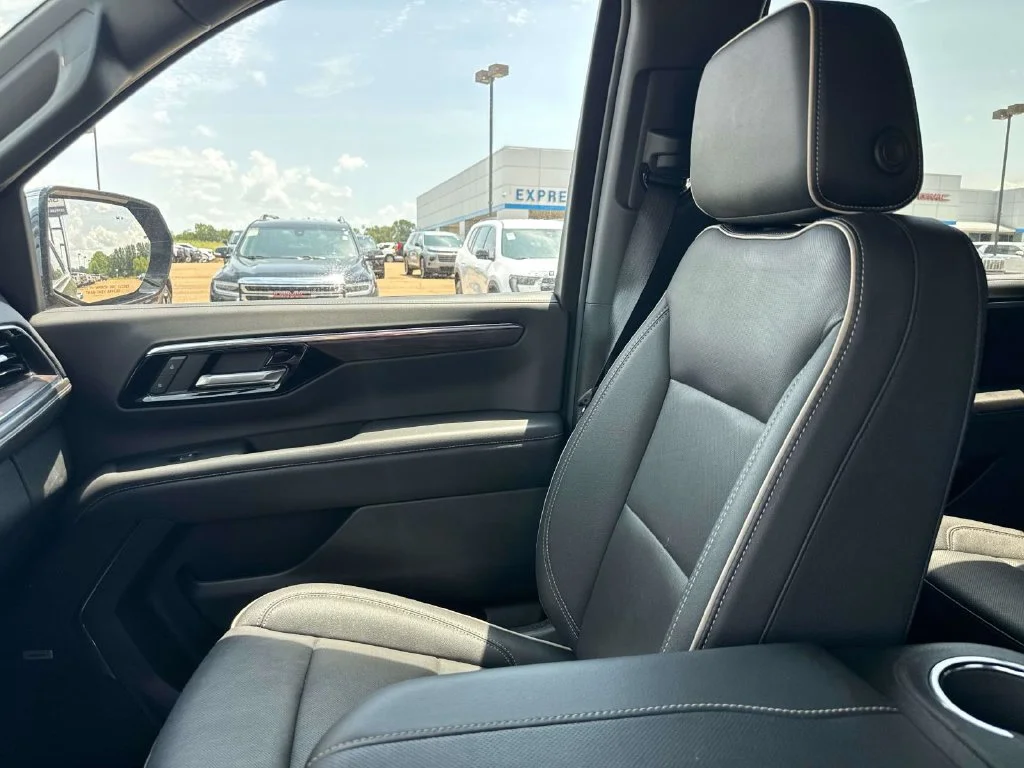 Used 2025 Gray Chevrolet Premier image 26