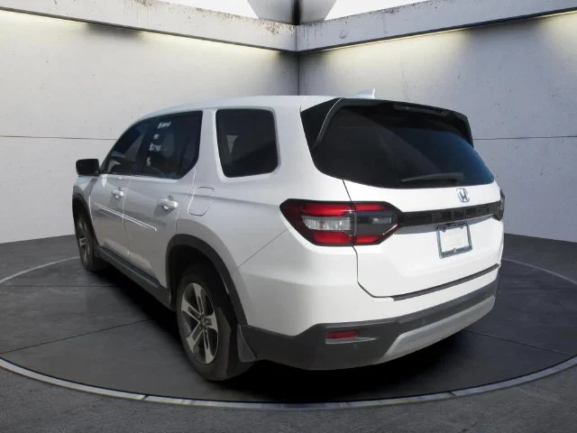 Certified Used 2023 Platinum White Pearl Honda 2WD EX-L 7P image 4