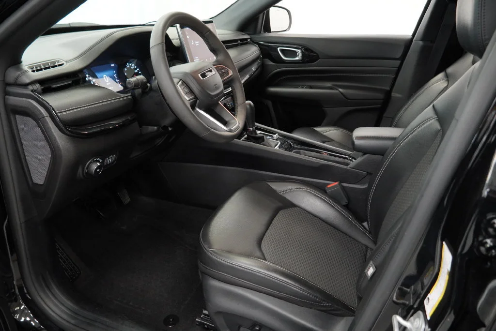 Used 2023 Black Jeep Altitude 4x4 image 11