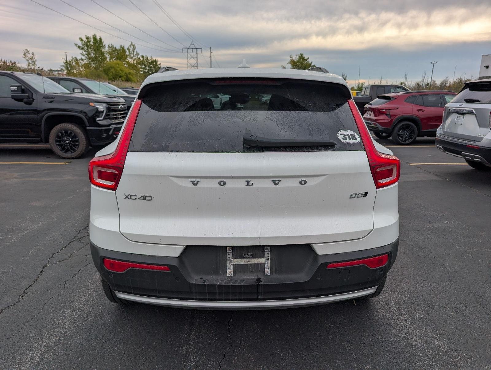 Used 2023 Crystal White Metallic Volvo Plus Dark Theme image 6