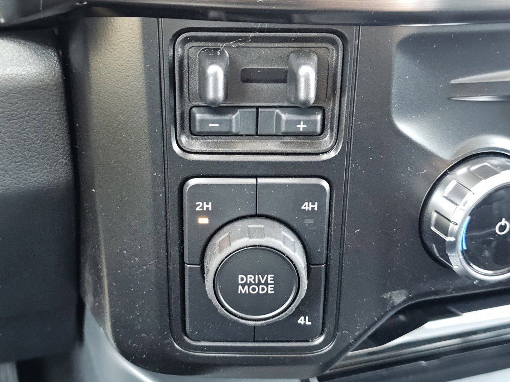 New 2026 Carbonized Gray Metallic Ford LARIAT image 9