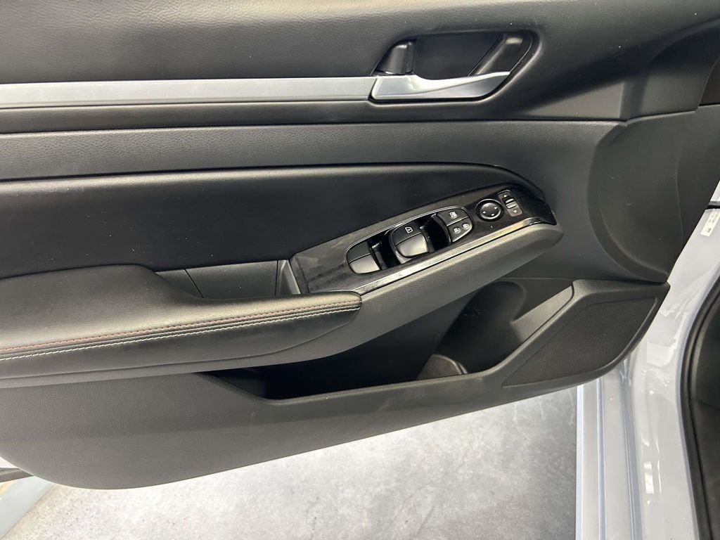Used 2025 Gray Nissan 2.5 SR image 16