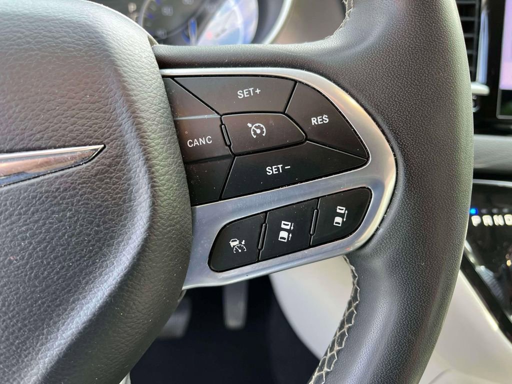 Used 2023 Brilliant Black C Chrysler Touring L image 31