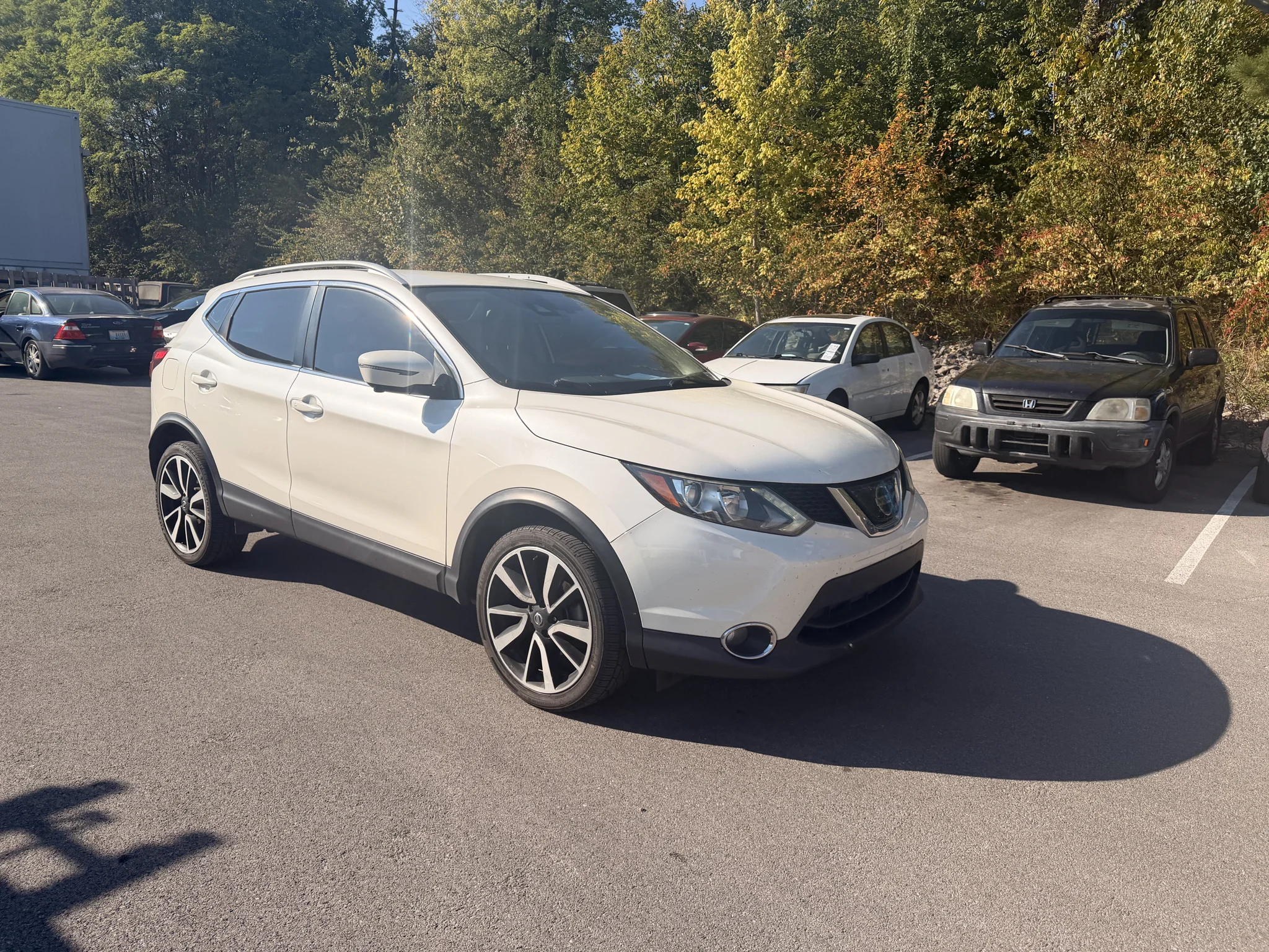 Used 2019 Pearl White Tricoat Nissan SL image 3