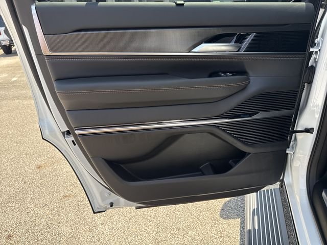 New 2026 White Jeep Summit Reserve image 22