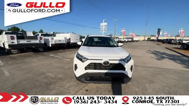 Certified Used 2025 Ice Toyota XLE image 3