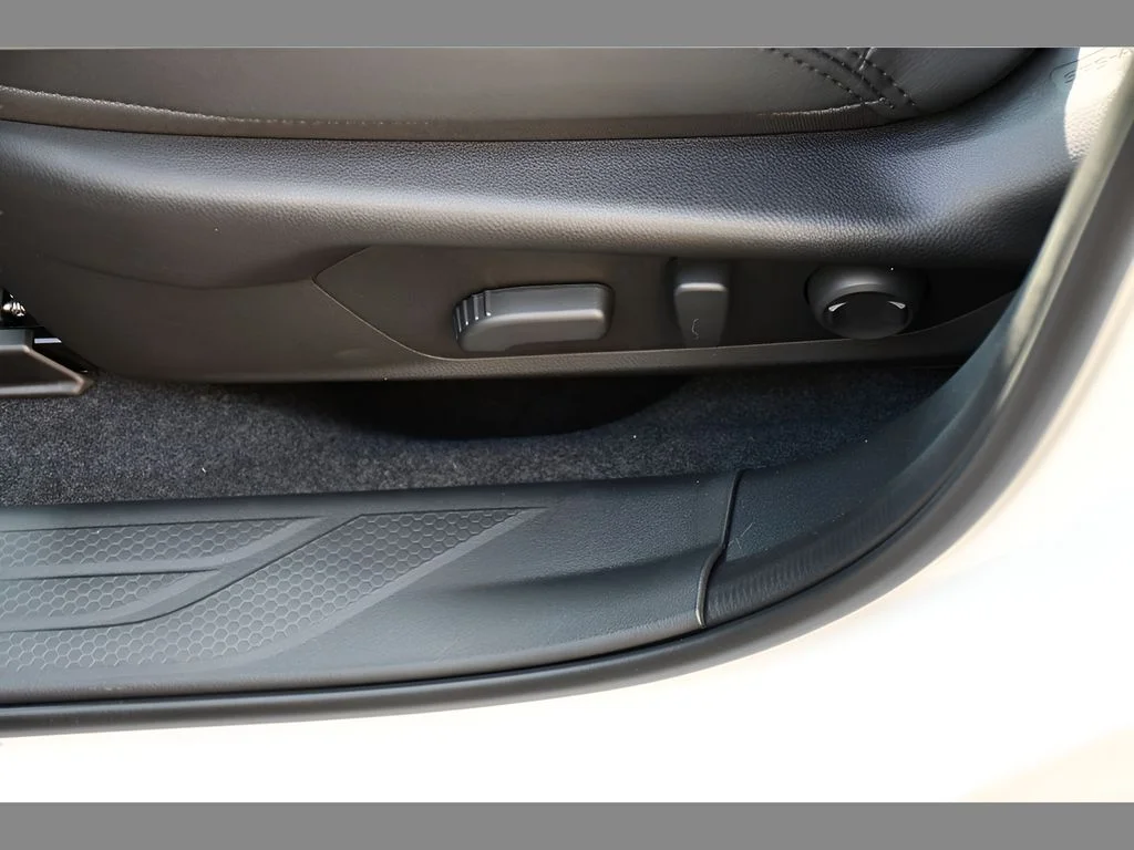 New 2026 CRYSTAL WHITE PEARL Subaru Premium image 30