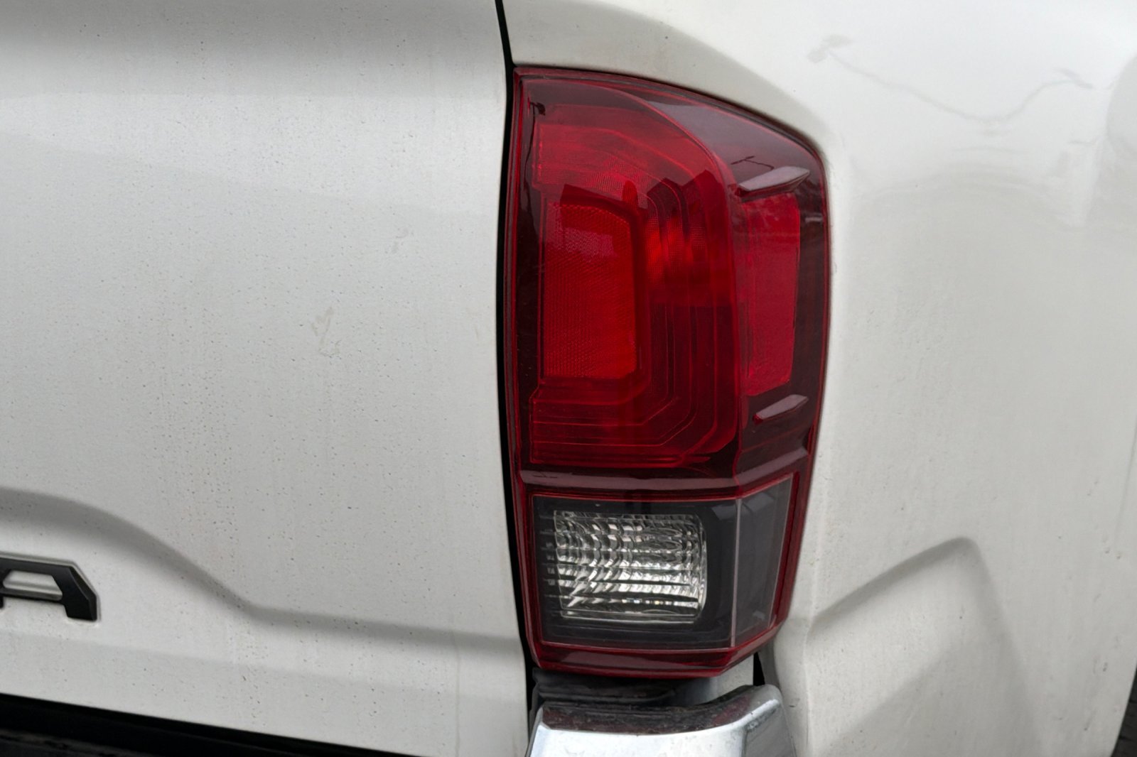 Used 2019 White Toyota SR5 image 39