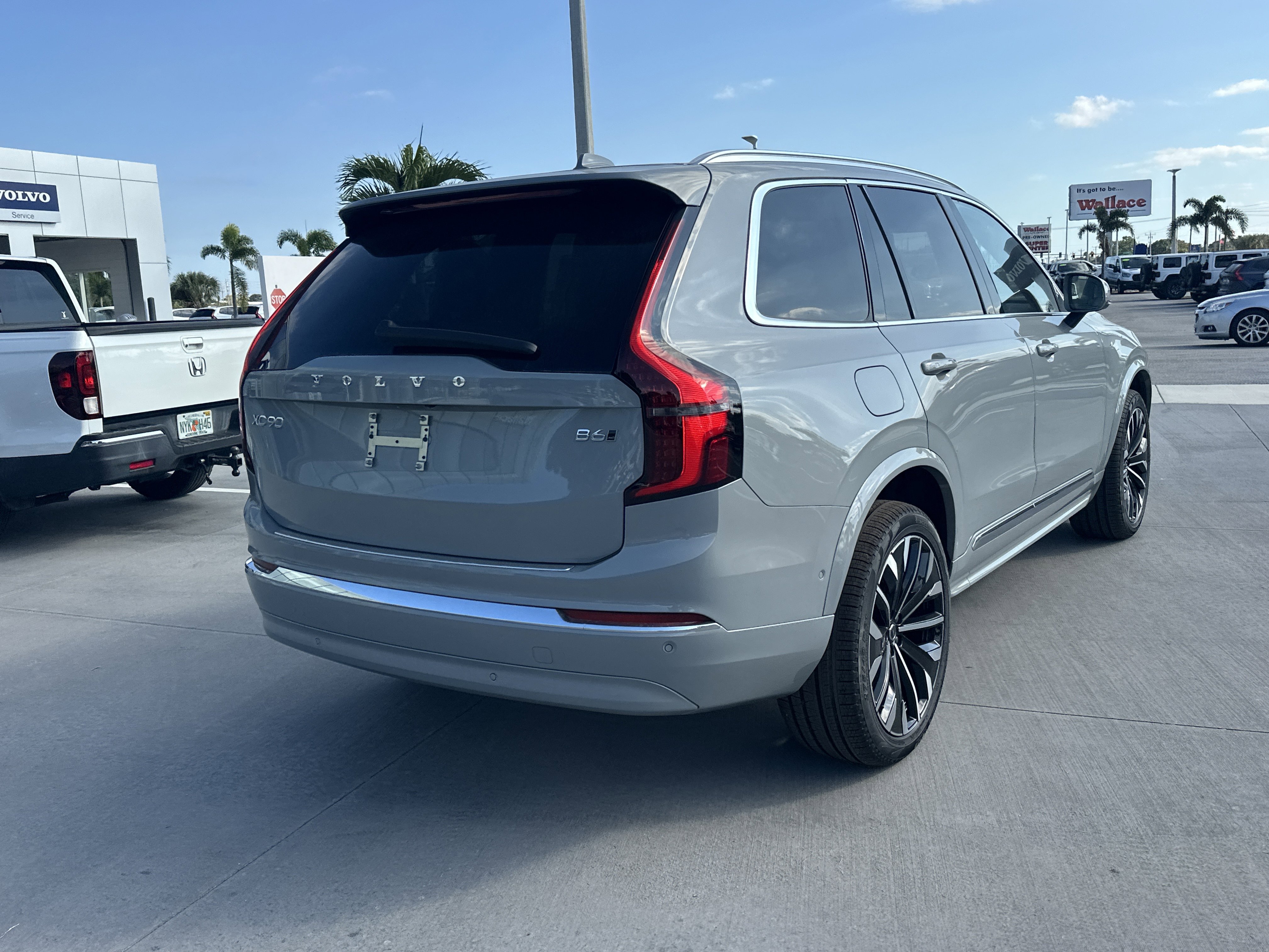 2026 Volvo XC90 Plus - Photo 6