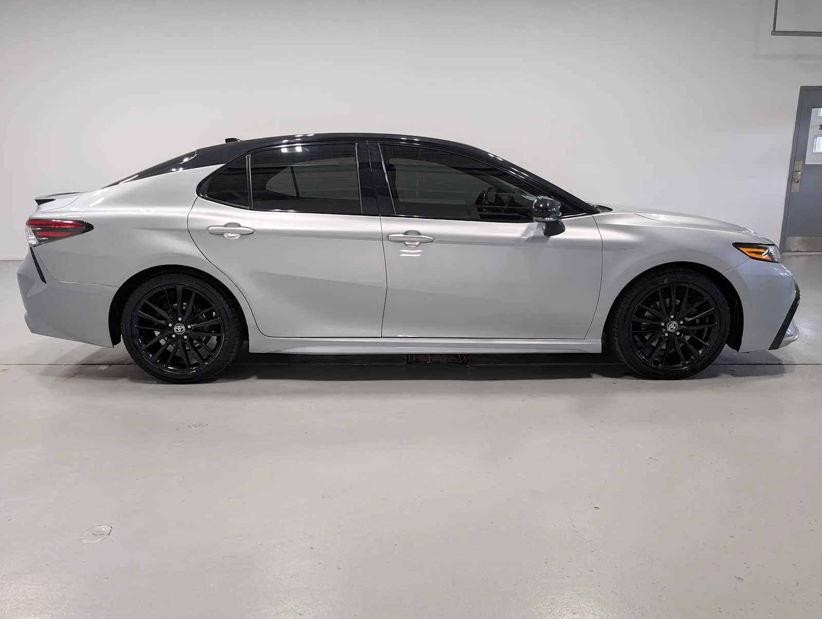 Used 2022 Midnight Black Metallic Toyota XSE image 7