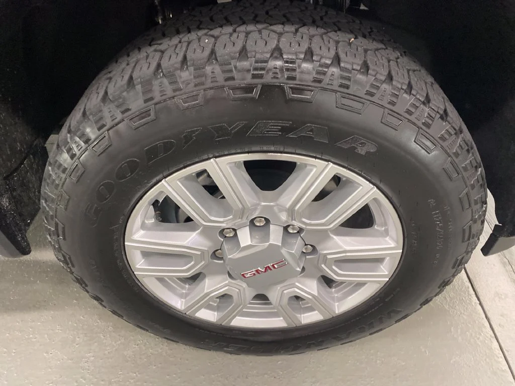 Used 2024 Sterling Metallic GMC SLT image 4