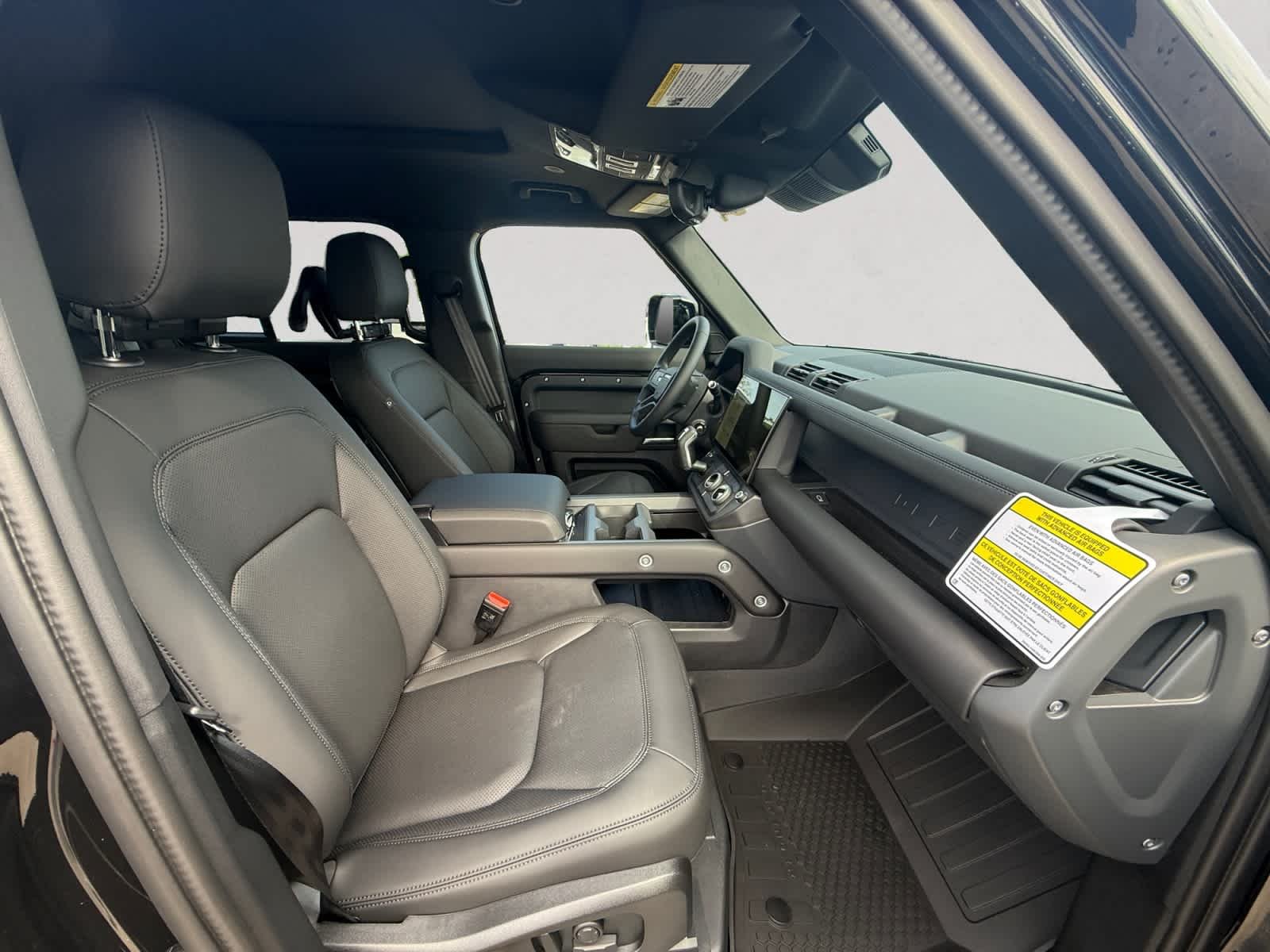 New 2026 Santorini Black Land Rover X-Dynamic SE image 15