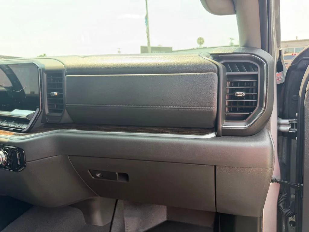 Used 2025 Silver GMC Elevation image 32