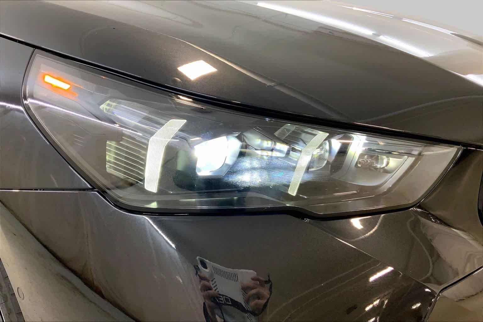 New 2027 Black Sapphire Metallic BMW 530i xDrive image 13