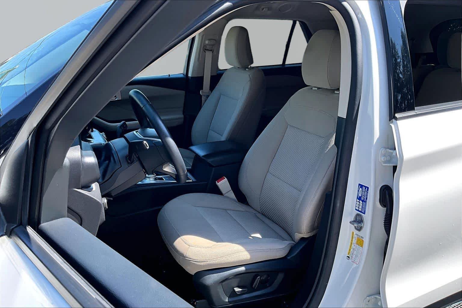 Used 2024 Star White Metallic Tri-Coat Ford XLT image 8