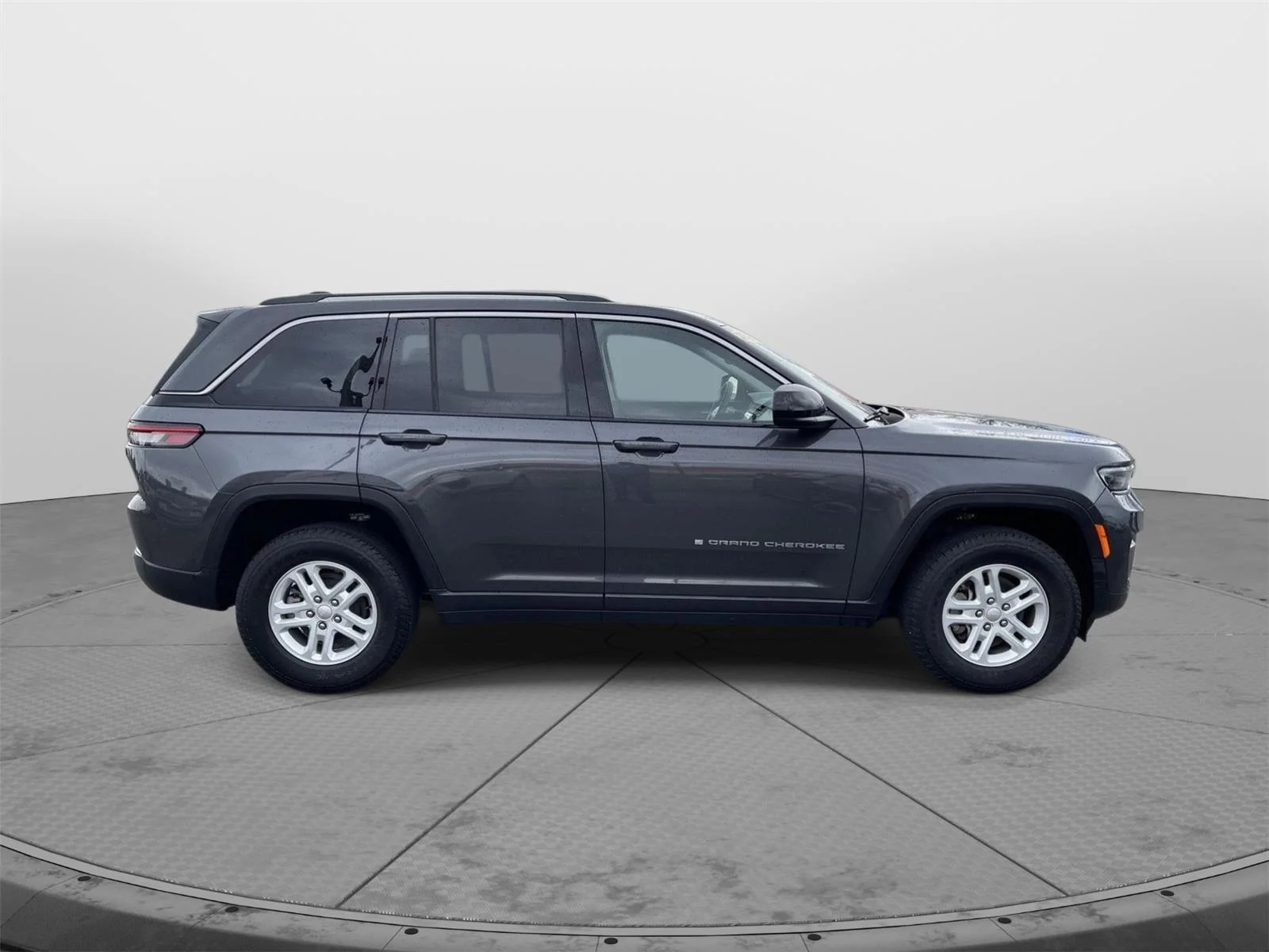 Used 2023 Baltic Gray Metallic Clearcoat Jeep Laredo image 20