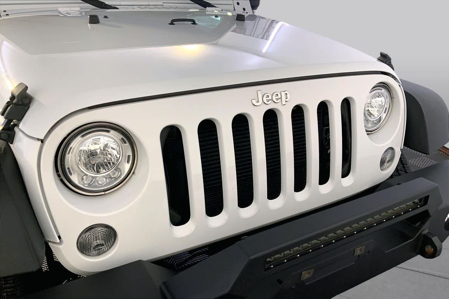 Used 2017 Bright White Clearcoat Jeep Sport image 32